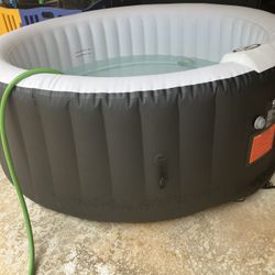 4 Person Inflatable Hot tub With jets Luke New 