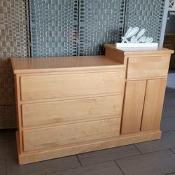 BEAUTIFUL SOLID WOOD MAPLE CHANGING TABLE DRESSER 