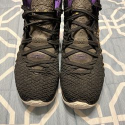 Lebron 17 Laker Size 8M 