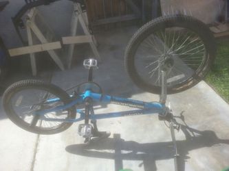 Mongoose bike with rear pegs