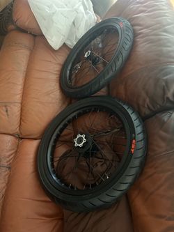 Brand new 17 in supermoto wheels for Surron and Eride pro(no lowballs it’s brand new)