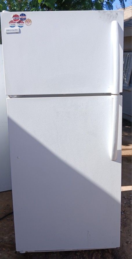 Frigidaire Refridgerator Freezer Combo