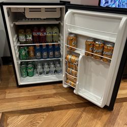 Haier 4.5 Cu Ft Single Door Mini Fridge HC46SF10SB, Black
