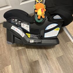 Graco Infant Car Seat w/ Base (Click Connect) – Excellent Condition