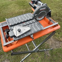 Wet Saw Tile Cutting 