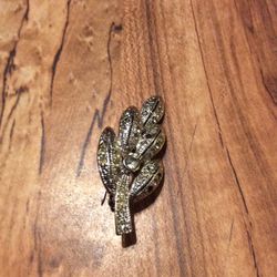 Jewelry Small Leaf Pendant