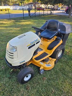 Cub Cadet LT1046 Riding Lawn Mower