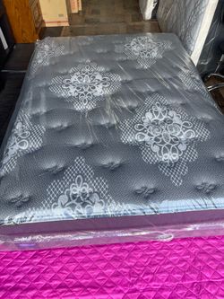 Full size mattress Sealy Posturepedic pillow top