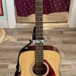 Yamaha F325 Acoustic Guitar w/ Gig Bag