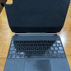 IPAD (gen 3,4 NOT M4 Or M5) Apple Magic Keyboard