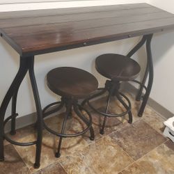 Signature Design by Ashley Furniture Dining Table Set 
