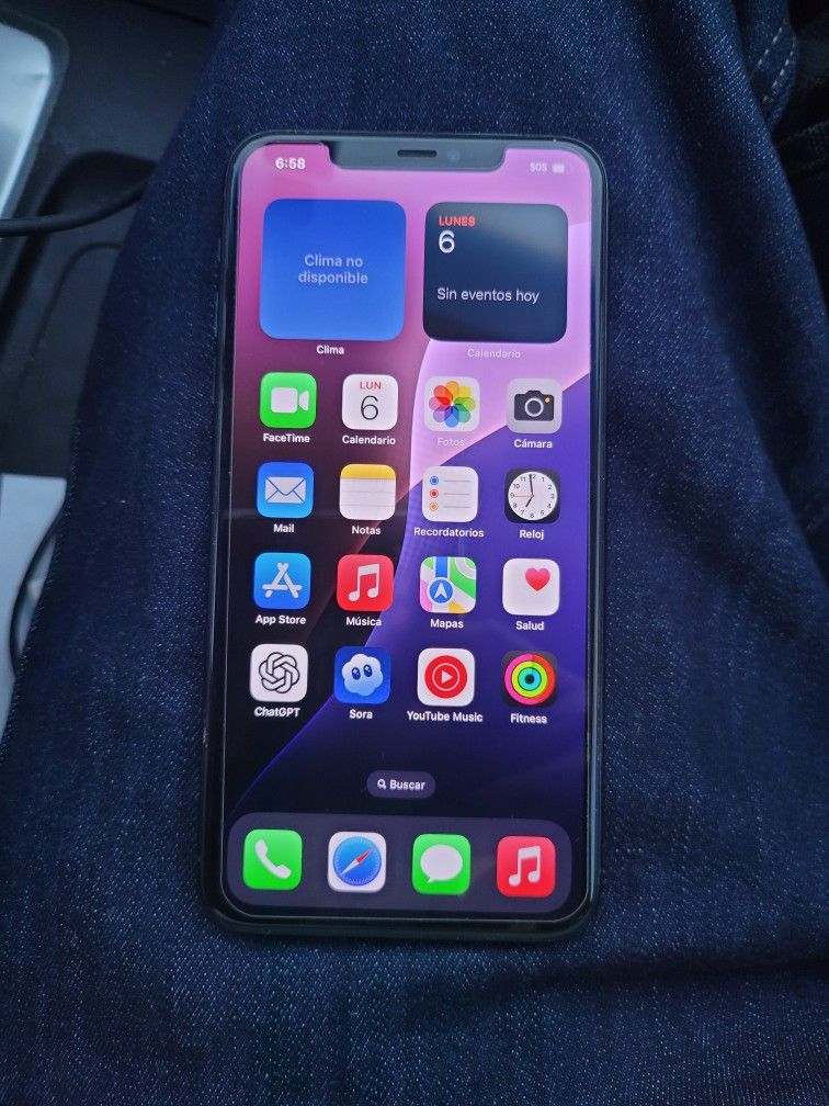 🔥 iPhone 11 Pro Max 256GB – Desbloqueado, Como Nuevo + Caja & Cargador Original 🔋 $600 OBO 🔥