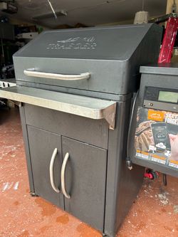 Traeger D2 smoker