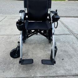 Zip’r Folding Power wheelchair 