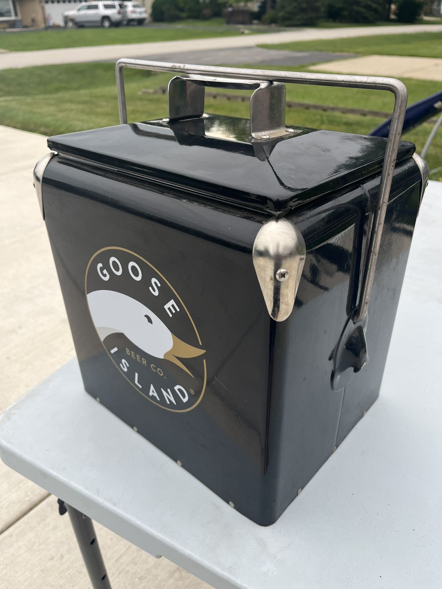 Vintage Style Good Island Cooler