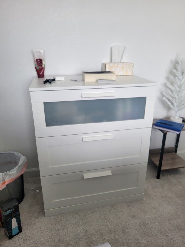3-drawer Dresser