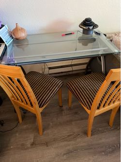 Glass table with 2 chairs
