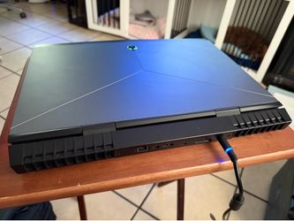 Alienware Laptop 17R4 with backpack