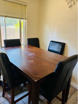 Dining room with 6 chairs