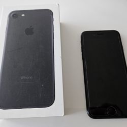 Iphone 7 32GB - Unlocked with Screen Protector and UAG Monarch Case
