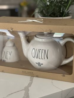 RAE DUNN TEA POT & HONEY SET