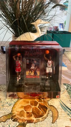 Michael Jordan Vintage 1999 Upper Deck/ Mattel LE Showcase New in box