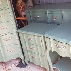 French Dresser 4pc set 