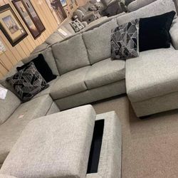 Megginson Storm RAF Sectional /couch /Living room set