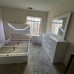 Brand New Gorgeous Blanca Model Queen Size Bed Dresser Mirror Nightstand And Chest Package Special