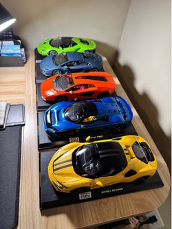 Ferrari  5 -1/18 scale toy cars new