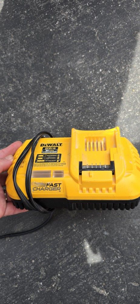DEWALT FAST CHARGER 20V