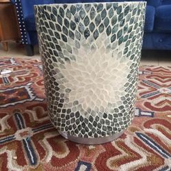 mother of pearl center coffee table!$50 delivery 🚚 available 