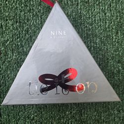 RARE MINT Deadstock Y2K Nine & Co. Bow Charm Bracelet - Original Holiday A TRUE TIME CAPSULE PIECE

Calling all Y2K collectors and Coquette aesthetBox