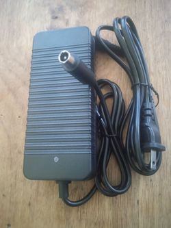 AC POWER CHARGER UNIVERSAL FOR ELECTRIC SCOOTER COMPATIBLE WITH SEGWAY 42 VOLTS - 2A CHARGING BATTERY 36 VOLTS