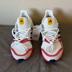Brand New Never Worn Adidas Ultraboost DNA M 8 1/2 