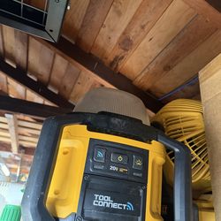 Dewalt 20V light 5000 lumen bluetoorh compatible