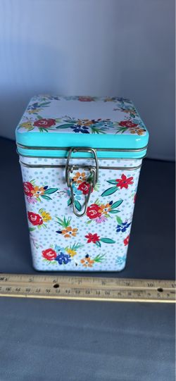 Square lock top tin box