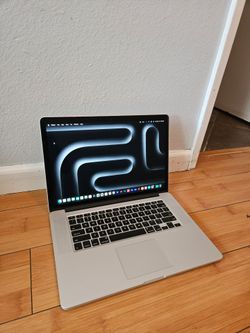 Macbook pro 15 in i7 8gb ram 512gb ssd, Adobe, ms office, charger 100% bat health or best offers