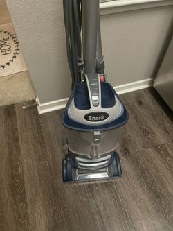 Shark Vacuum Deluxe 