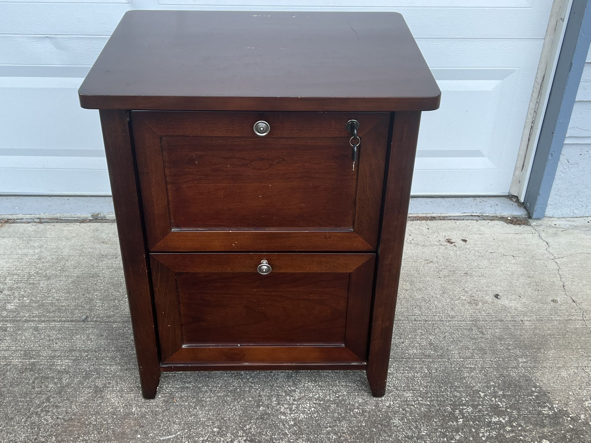 2 drawer lockable cabinet with keys