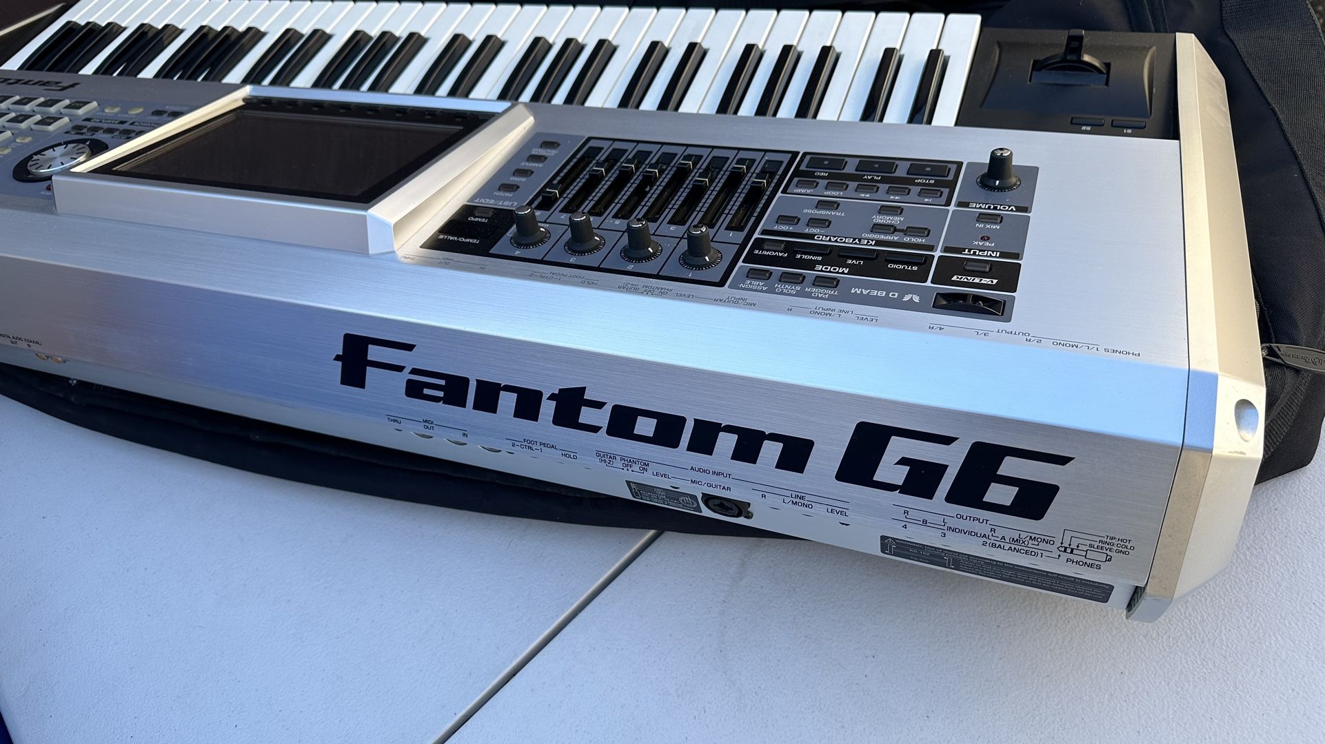 Roland Fathom G6 Keyboard/Synthesizer 