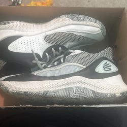 curry basketball shoes