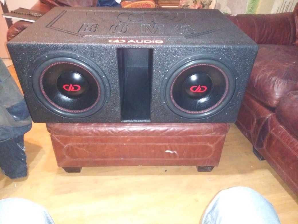 dD AUDIO 12" SUBS IN A Q BOMB PROBOX