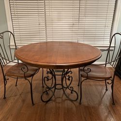 Kincaid Solid Wood Kitchen Table With 4 Chairs