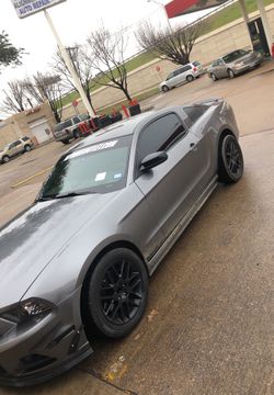 2014 mustang rims read description!