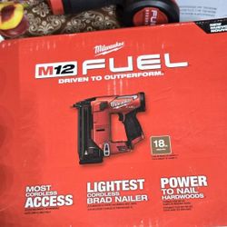 Milwaukee
M12 FUEL 12-Volt Lithium-Ion Brushless Cordless 18-Gauge 1-1/2 in. Compact Brad Nailer (Tool Only