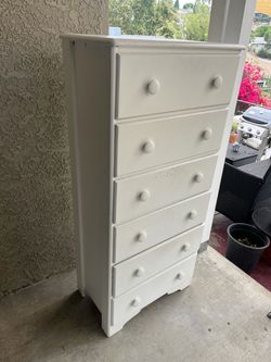 White Wood Dresser with 6 Drawers