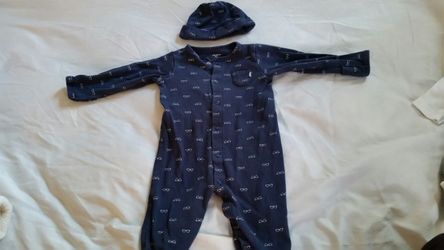 Baby suit and cap size 3 months.