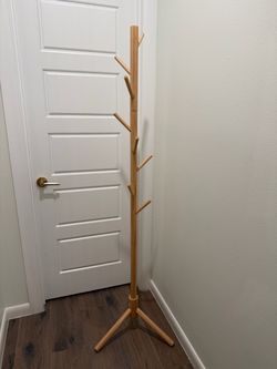 Wooden coat rack with 8 hooks