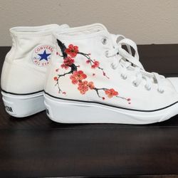 hand painted white converse size 6 